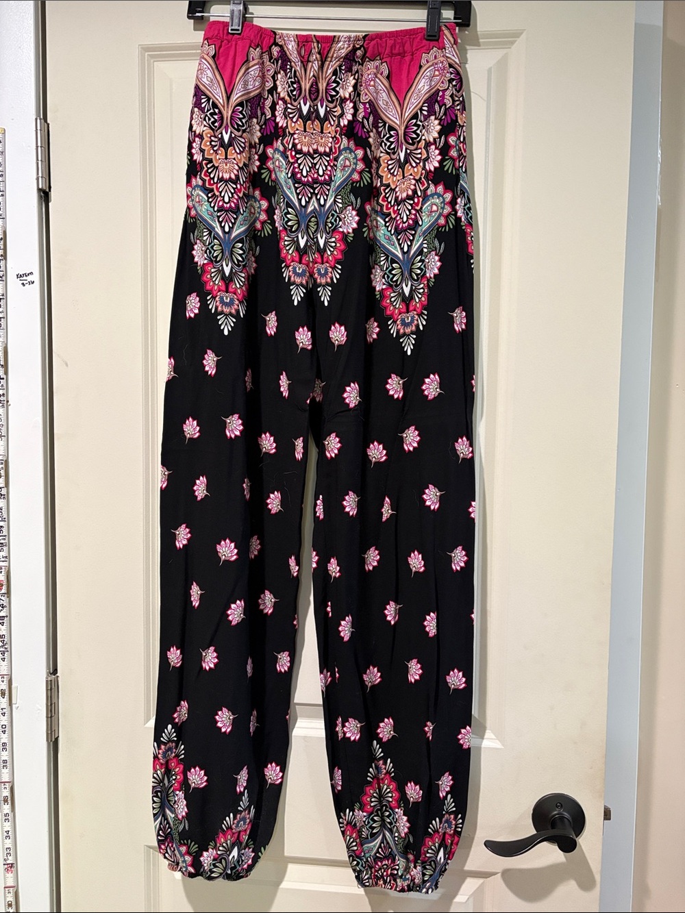 Black Floral-Print Elastic-Waist Jogger Pants - Pink Accent